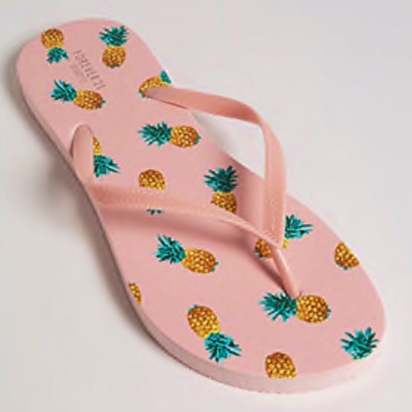 Forever 21 Pineapple Print Flip Flops 🍍 - Picture 2 of 8